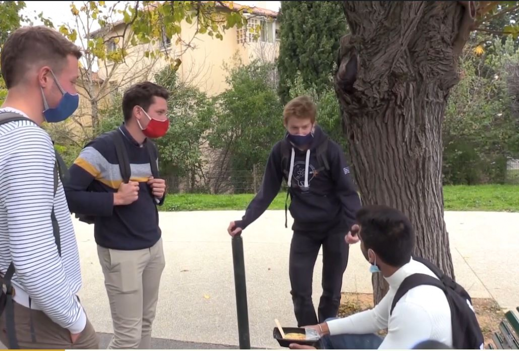 Aix evangelisation discusion avec un jeune face de lettres