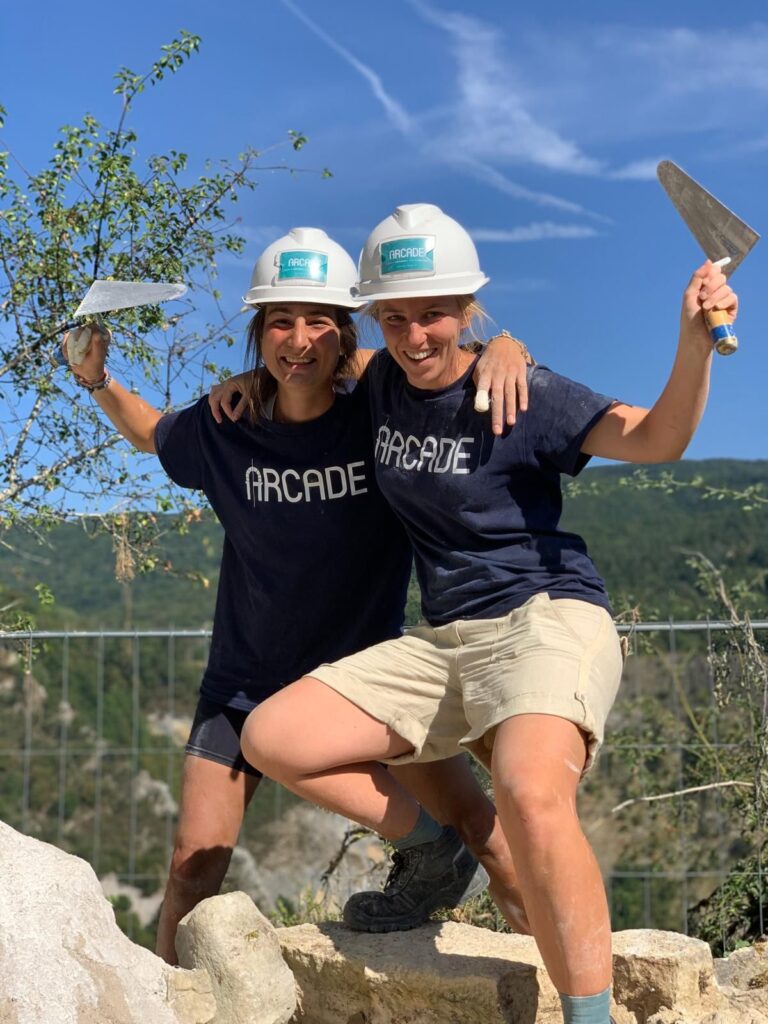 Arcade : des jeunes au service de la restauration de patrimoine et du lien social Chantier Fort de la Pointe de Diamant 2024