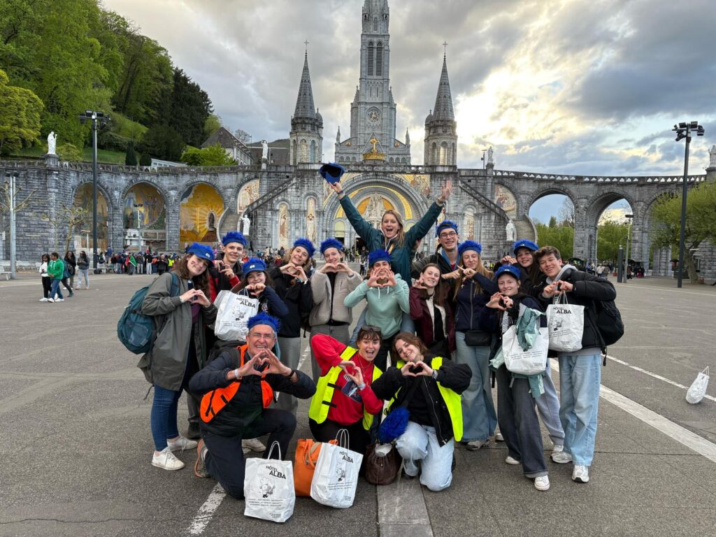 13 500 lycéens rassemblés à Lourdes au Frat Groupe Nina Frat Lourdes